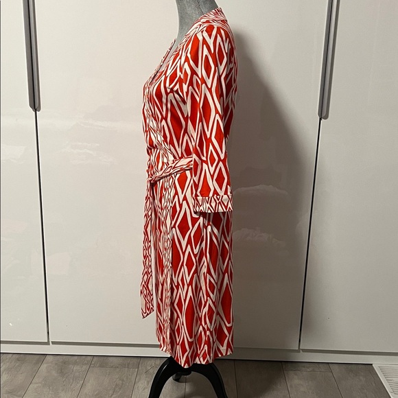 DVF NWOT Silk Burnt Orange Cream Geometric Midi Wrap Dress, Size L 12/14 - Picture 6 of 15